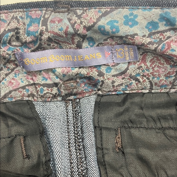 Stylish Black Women's Jeans - Picture 5 of 8